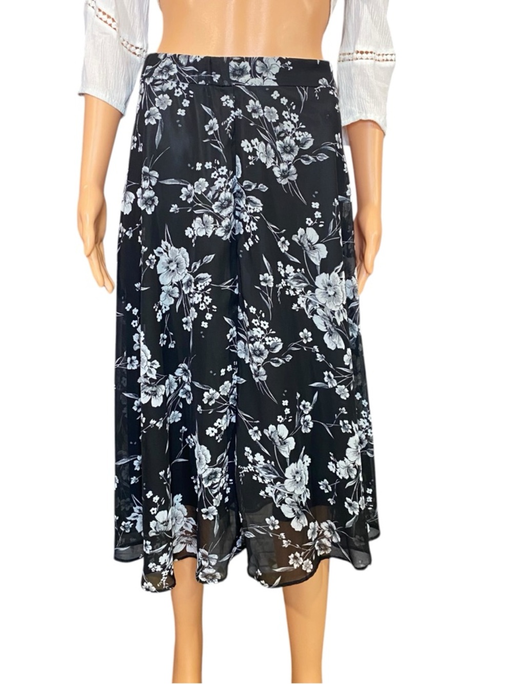 T Tahari Black White Floral Midi Skirt Lightweight Flowy Ruffle Hem Cottagecore